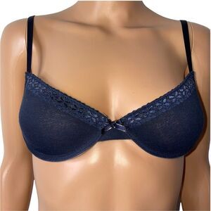 Daisy Fuentes teen Girls 30 A padded underwire bra in Navy with Lace gently used